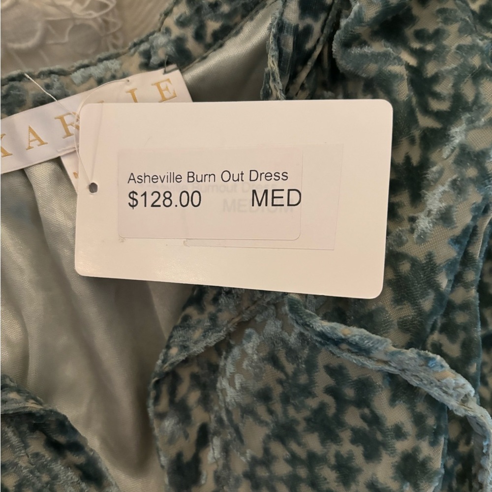 Karlie dress size Medium. Never worn. Has tags on it.